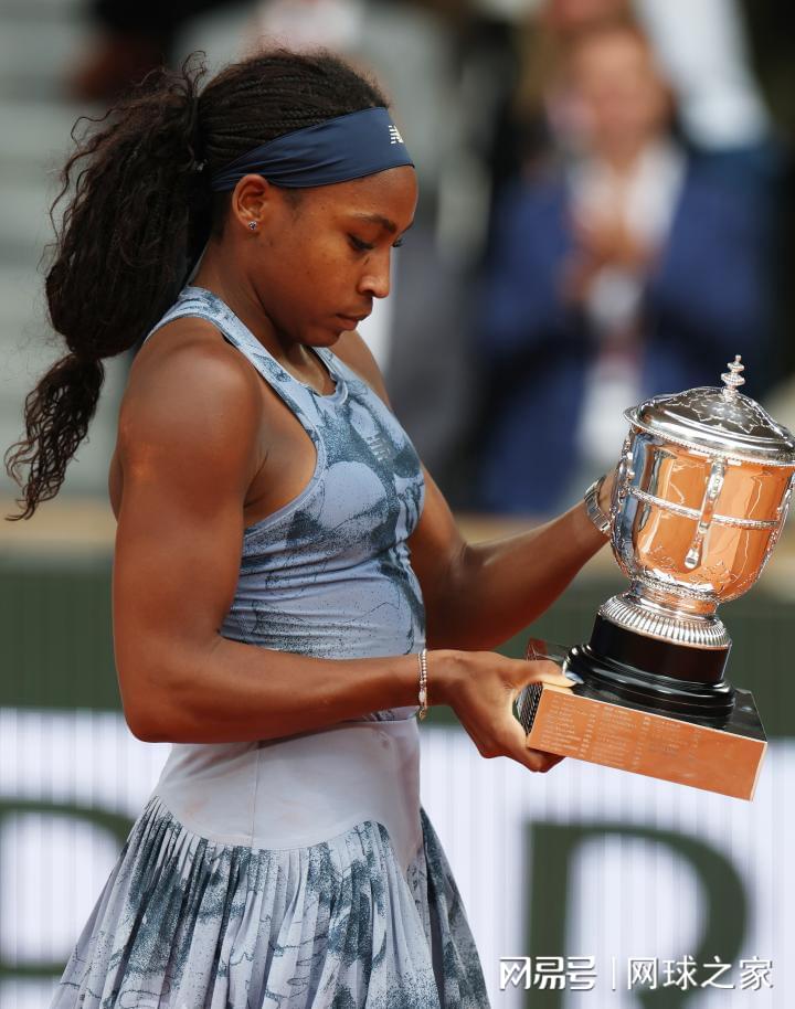 唯有日复一, 退去, 商业活动