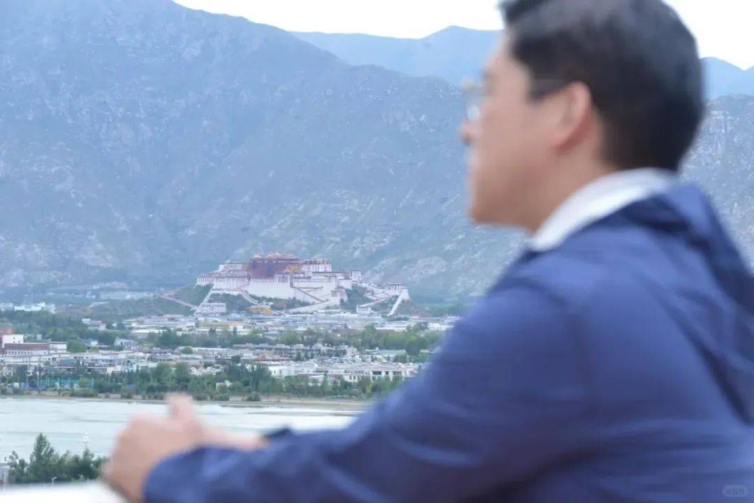 郭晶晶和霍, 郭晶晶还表