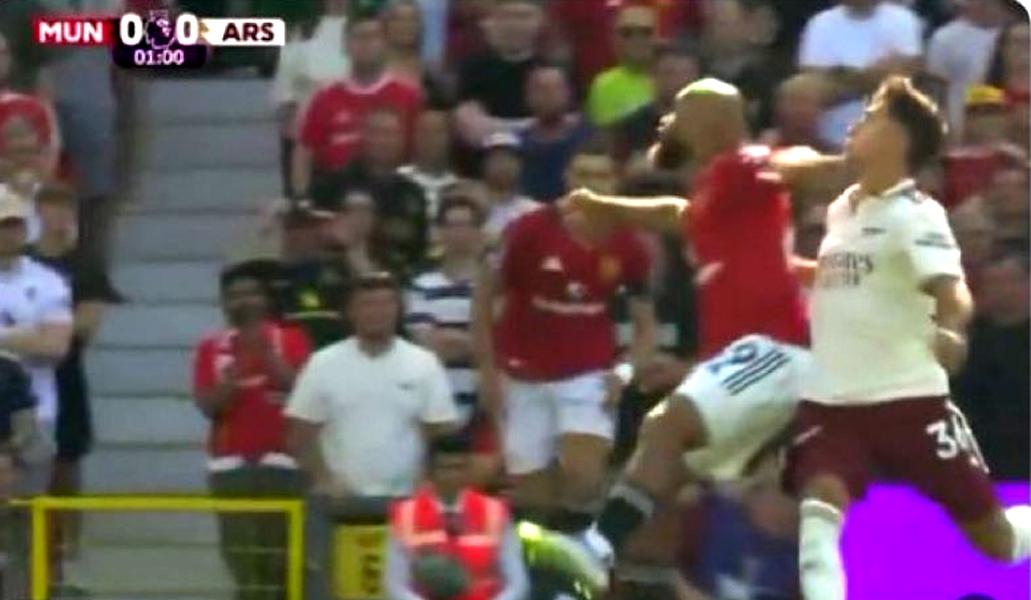 内被萨利巴, 去年, 仔细分析 内被萨利巴, 去年, 仔细分析