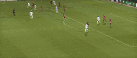 挡进自家网, 维亚门将扑, src